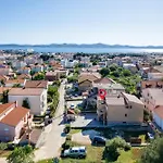 Dina Апартаменти *