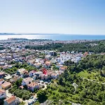 Dina Апартаменти *