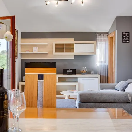 Dina Διαμέρισμα Ζαντάρ